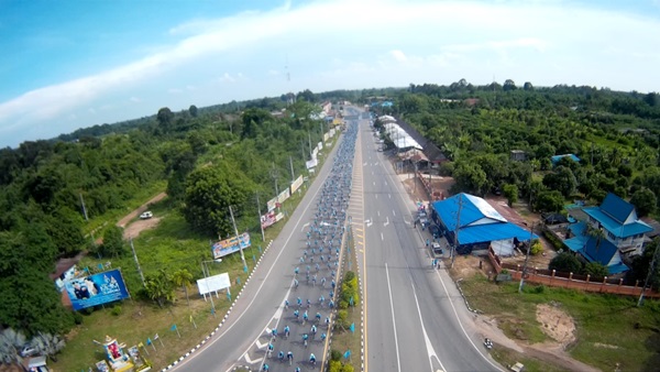 ปราจีนบุรี -พสกนิกรทุกสาขาอาชีพกว่า3,000คน ไม่เว้นแม้คนพิการทุกประเภท 