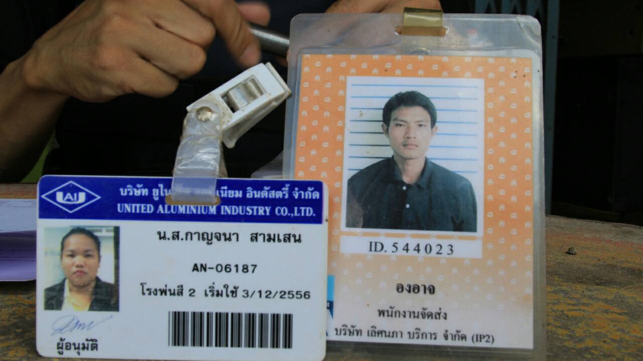 ปราจีนบุรี-หนุ่มเสพยาจนเพี้ยนจับเมียขังในบ้าน ตร.บุกช่วยเหลือ สุดท้ายใช้ปืนจี้ตัวเอง