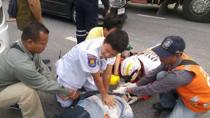 ศรีราชา รถโดยสารมินิบัสชนรถจยย.ดับขณะนำส่งโรงพยาบาล
