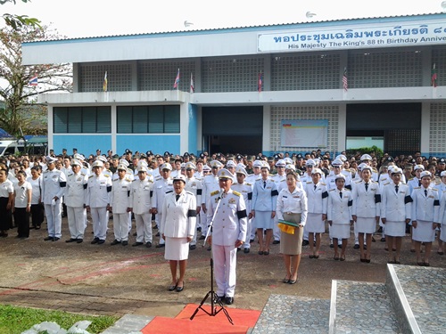 หัวหน้าส่วนราชการพร้อมประชาชนทุกหมู่เหล่า ร่วมแปลอักษรถวายความอาลัย