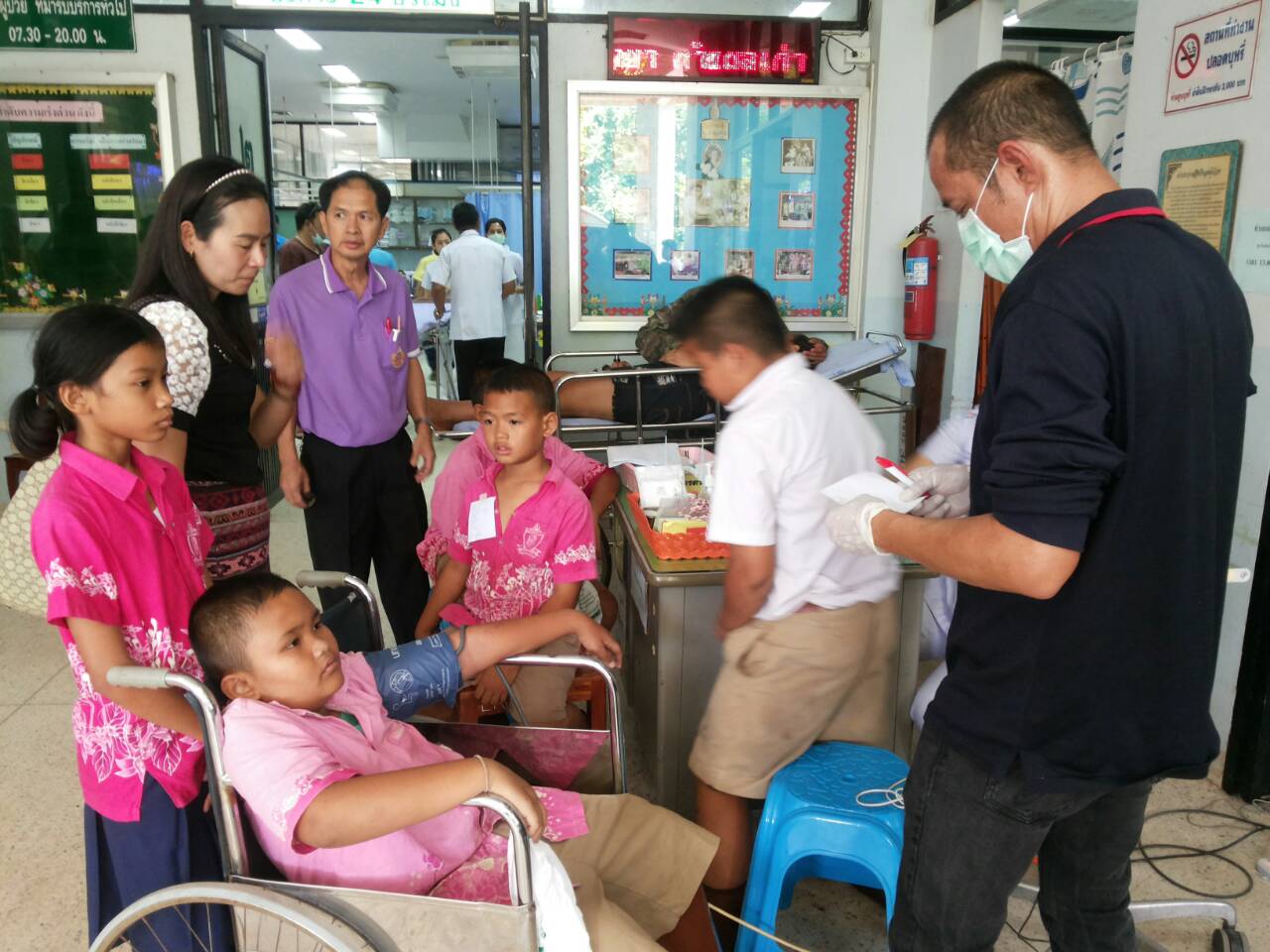 ปราจีนบุรี-อาหารเป็นพิษหามเด็กนักเรียนเกือบห้าสิบคนส่งโรงพยาบาล