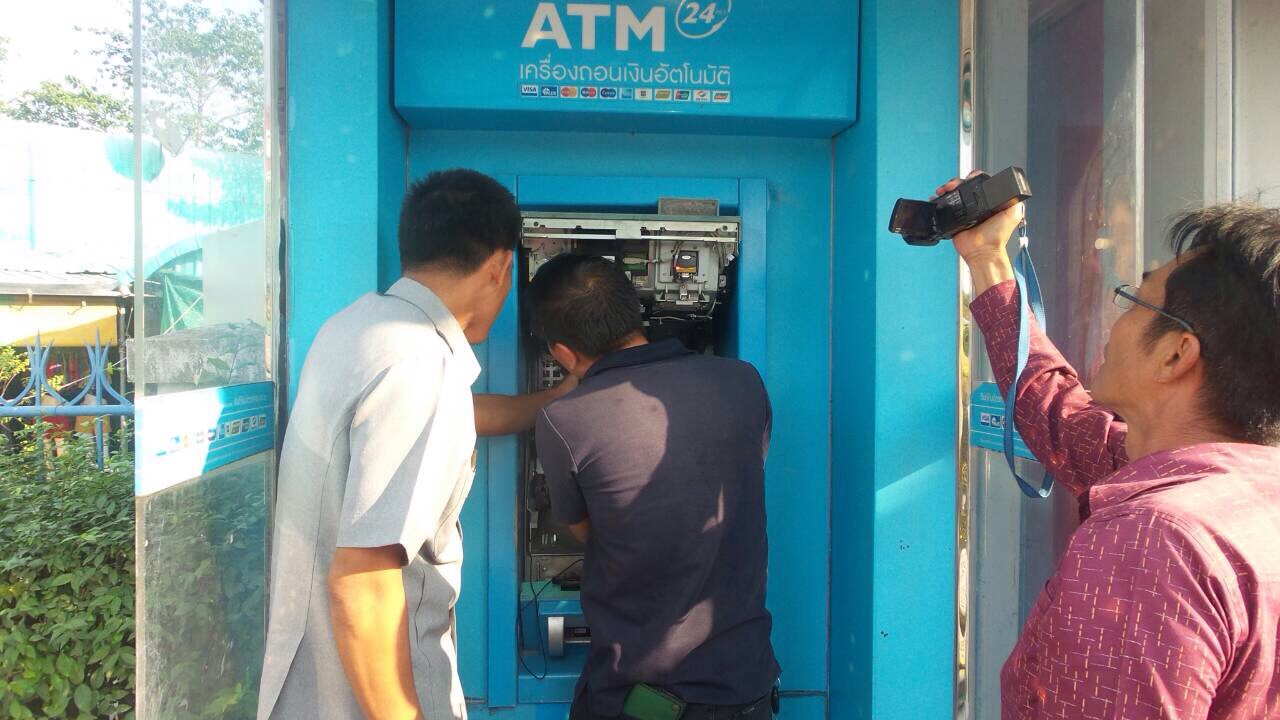 จ.นครนายก-ตู้ ATM  3 ตู้ ถูกหินปา ได้รับความเสียหายไม่ทราบสาเหตุ